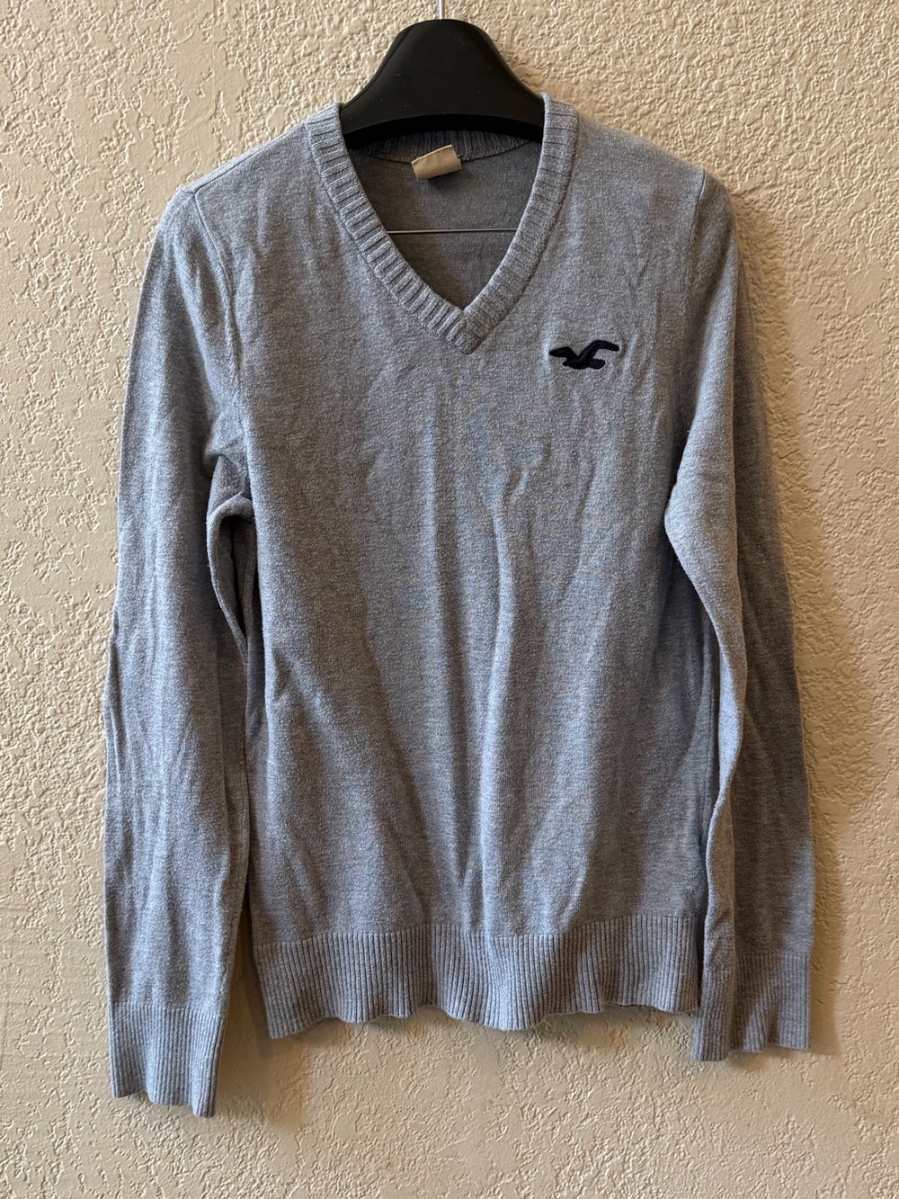 Hollister V-neck Sweater Sz M Vintage Blue Logo Slim Fit Long